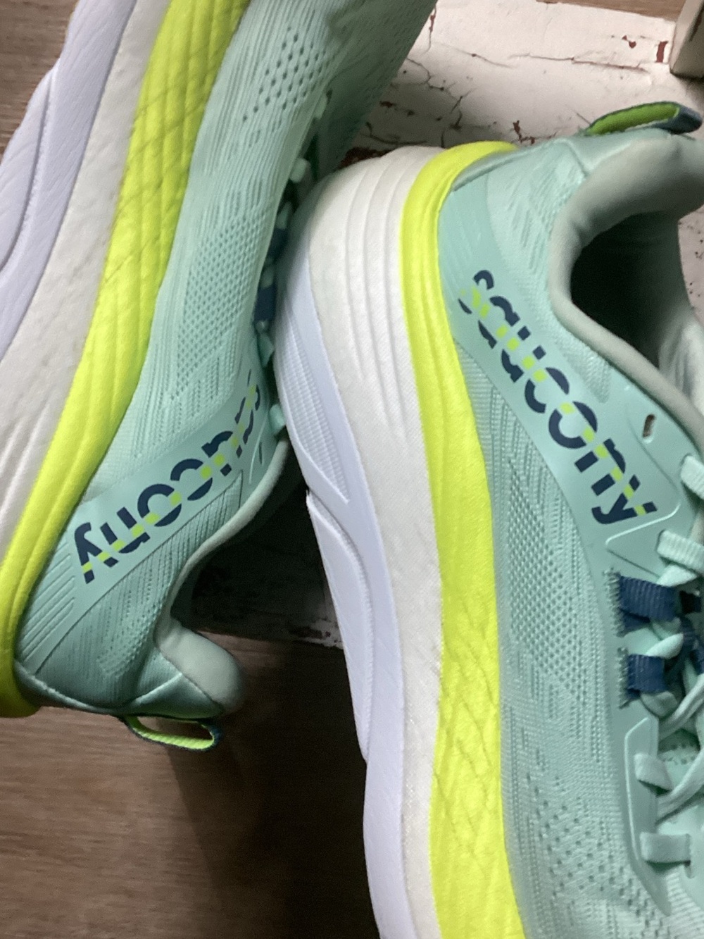 Saucony Women's Mint Green Running Shoes with Neon Yellow Accents US 9 EUR 40.5 - Picture 7 of 9